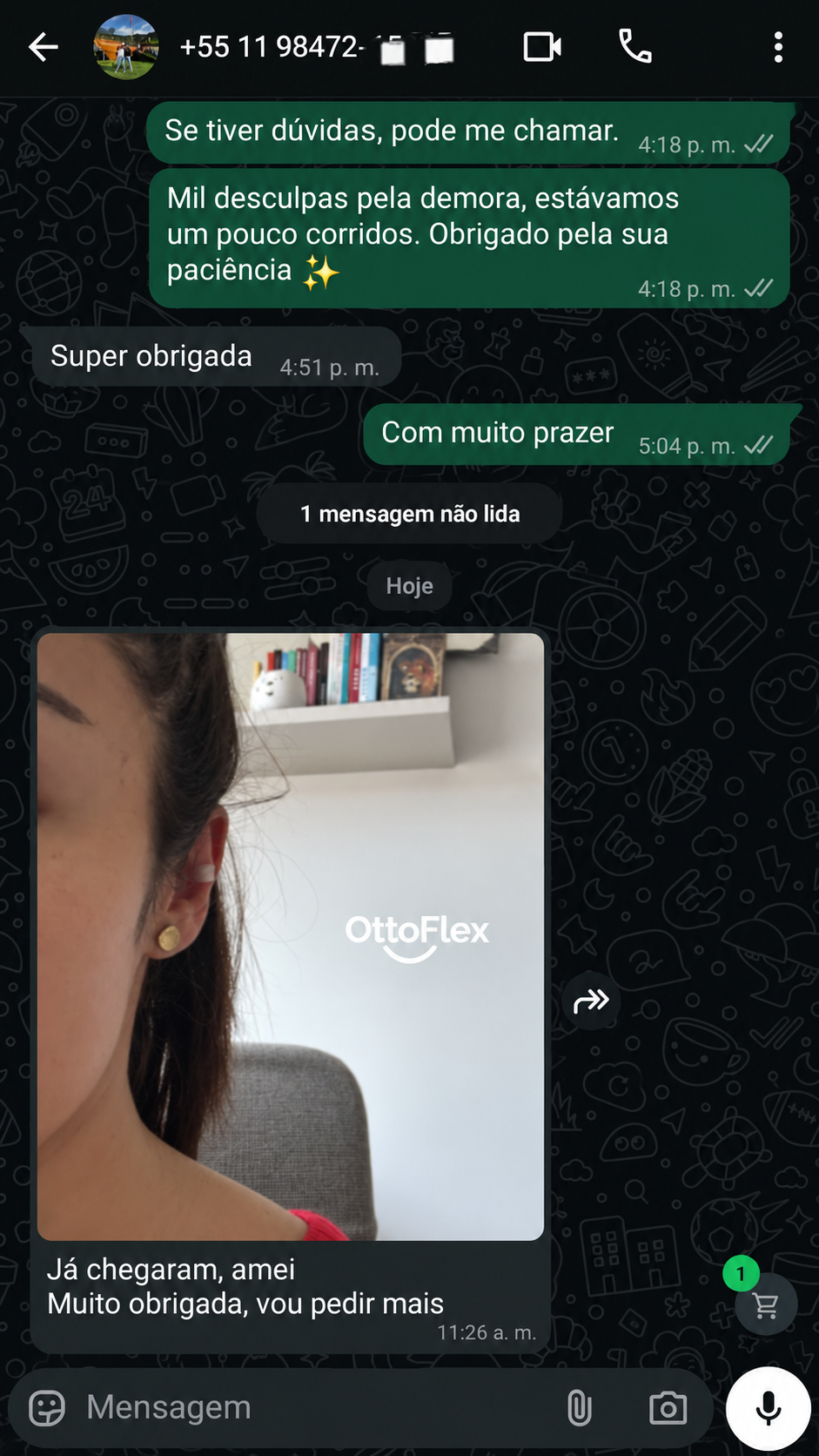 Conversa de WhatsApp da cliente com foto do OttoFlex na orelha, número oculto